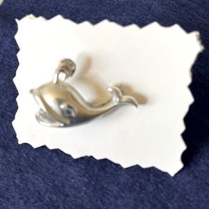 Whale pin